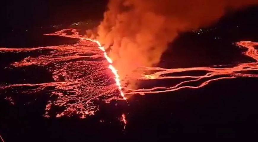 Yanardağ patladı! 50 metre yükseldi 2,5 kilometreden görünüyor - Resim: 13